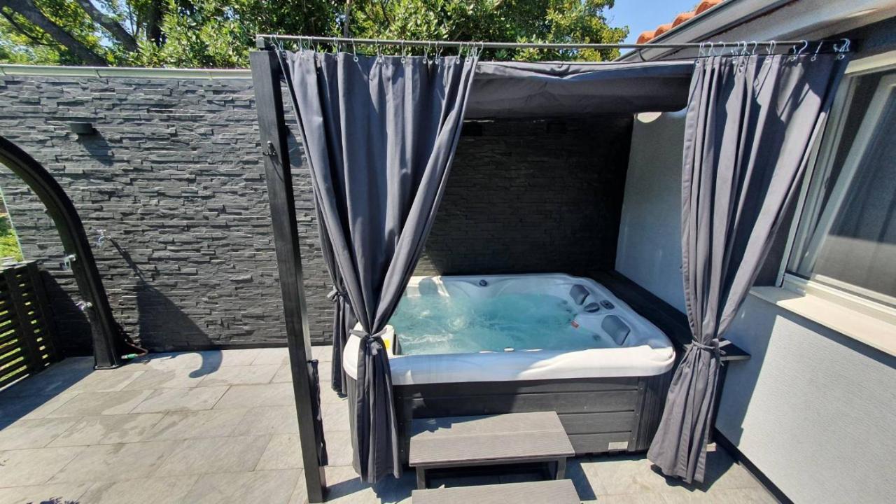 Beautiful House With Large Terrace And Jacuzzi *